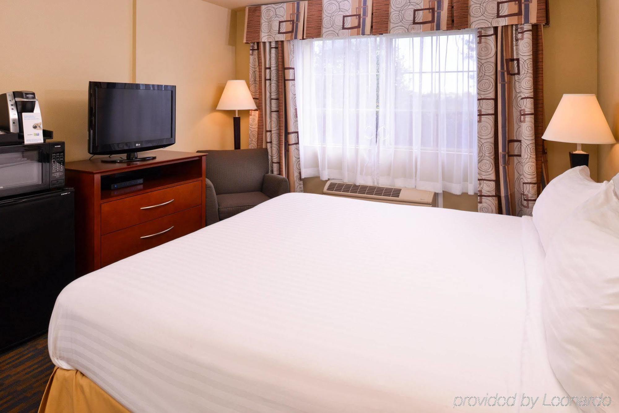Holiday Inn Express & Suites Watsonville By Ihg Экстерьер фото