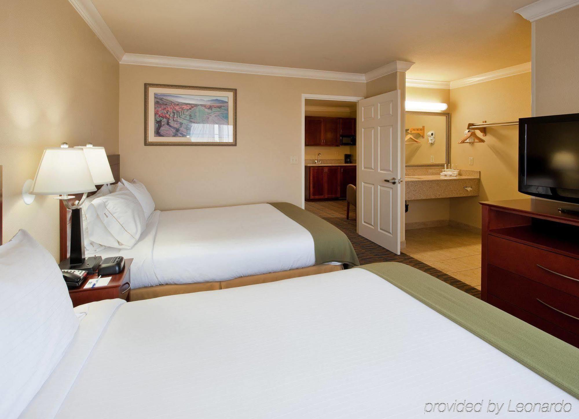 Holiday Inn Express & Suites Watsonville By Ihg Экстерьер фото