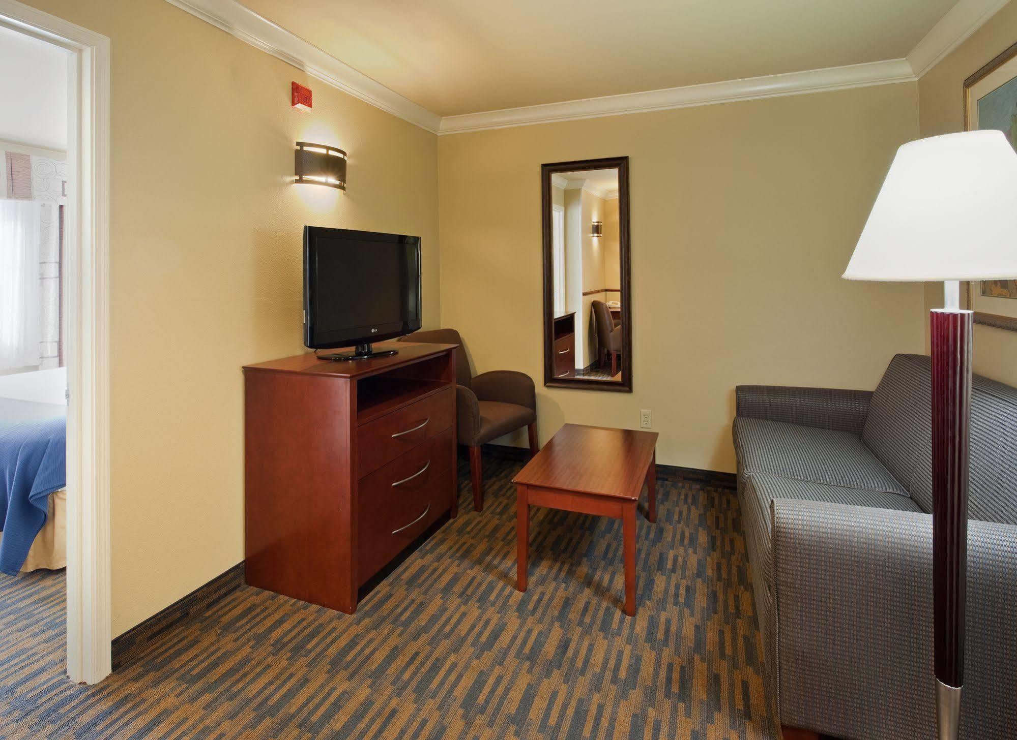 Holiday Inn Express & Suites Watsonville By Ihg Экстерьер фото